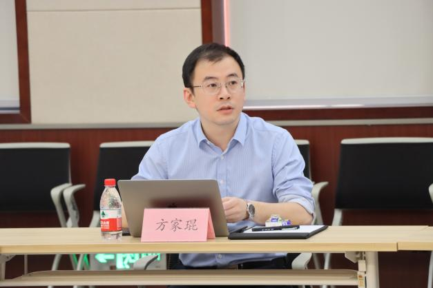 16981317726691640idL.png 华科电气学院副院长孔武斌、方家琨主持会议1.png